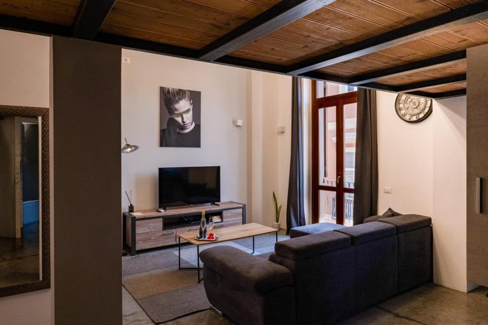 Communal lounge/ TV room, TV and multimedia, Living room, Seating area