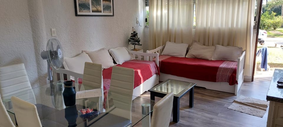 Apartamento con entrada independiente y jardín Apartment in Punta del Este