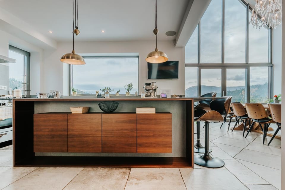 TV and multimedia, Kitchen or kitchenette, Living room, Seating area, Dining area