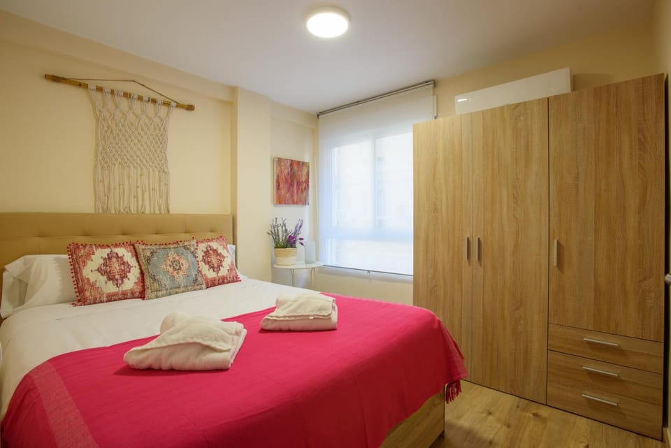 Bed, Photo of the whole room, Bedroom