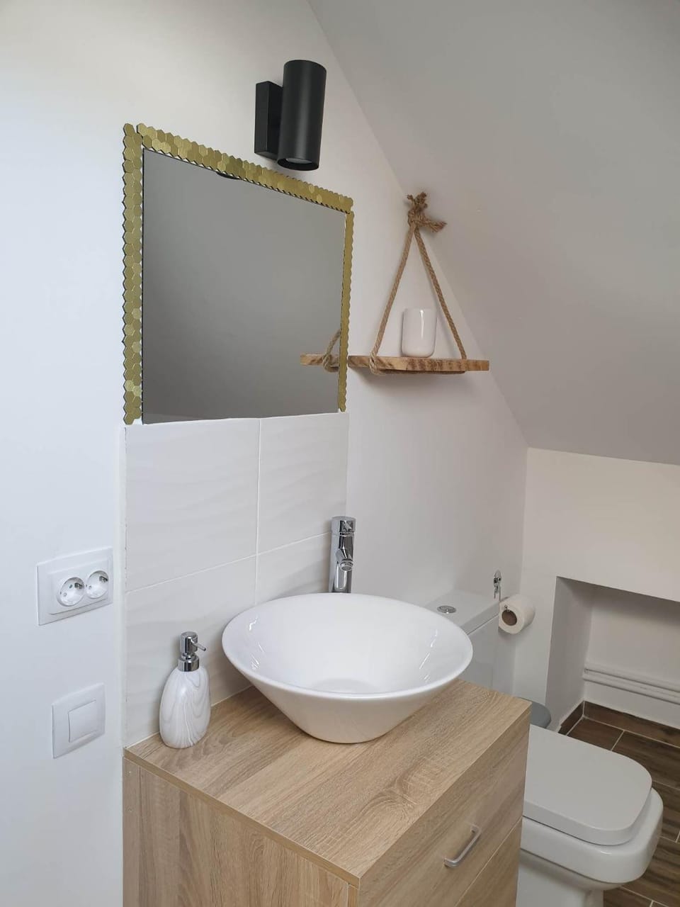Toilet, Property building, Bathroom