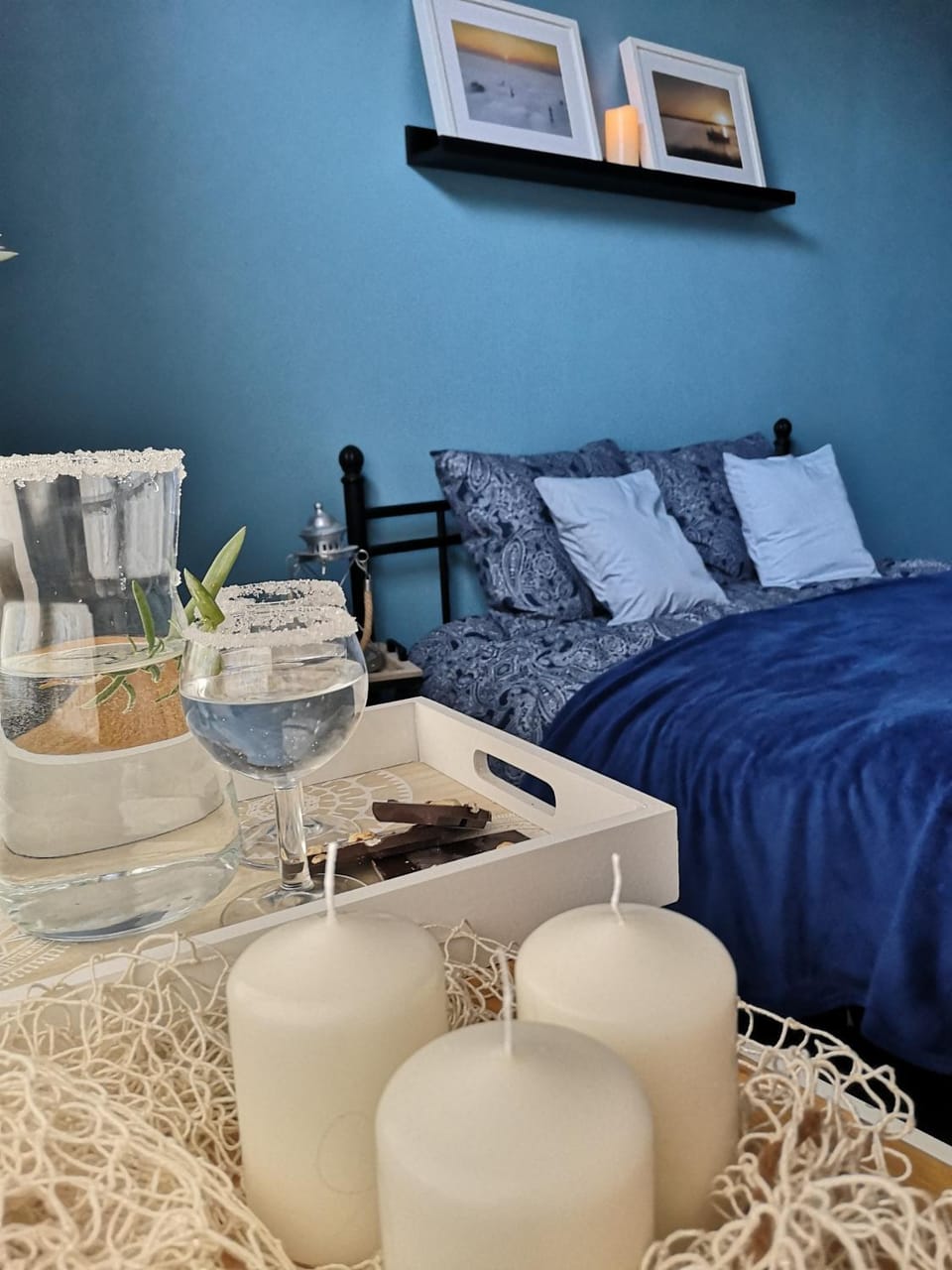 Bed, Photo of the whole room, Decorative detail, Bedroom