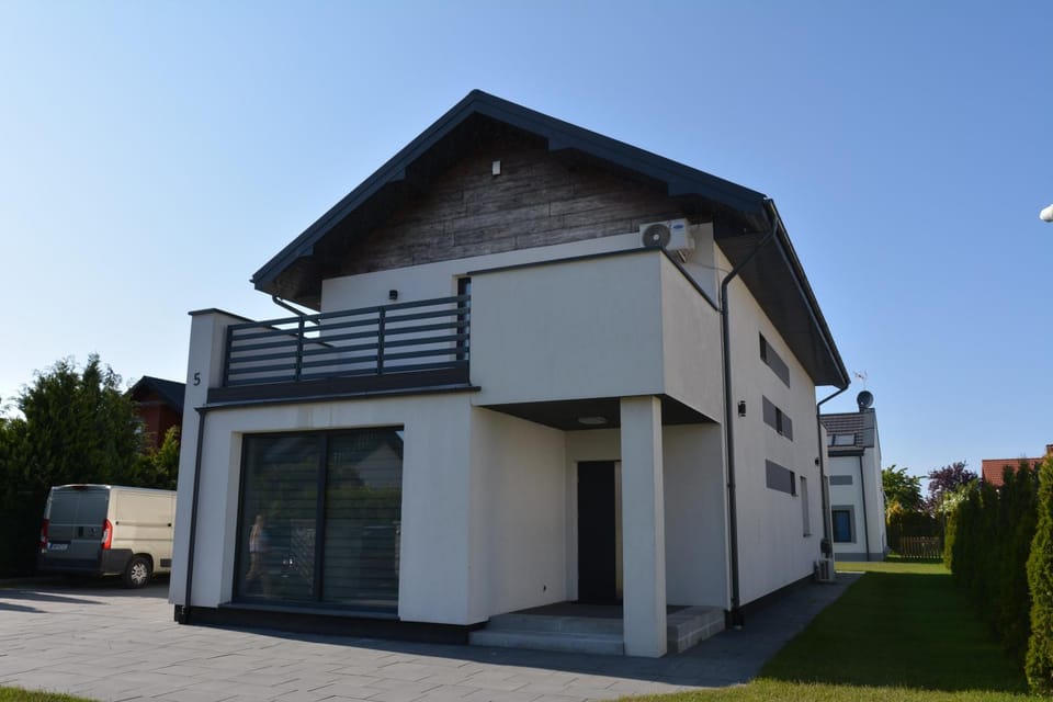 Property building, Day, Parking