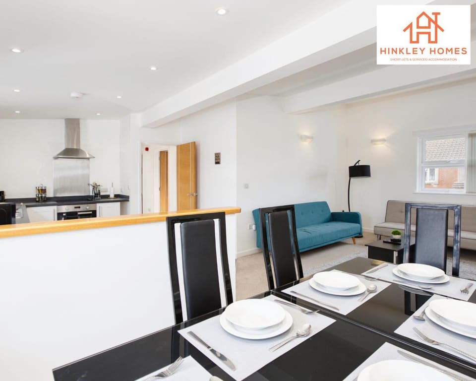 Spacious 2 Bed - Central Location - Free Parking - HPC transport links - By Hinkley Homes Short Lets & Serviced Accommodation Apartment in Bridgwater