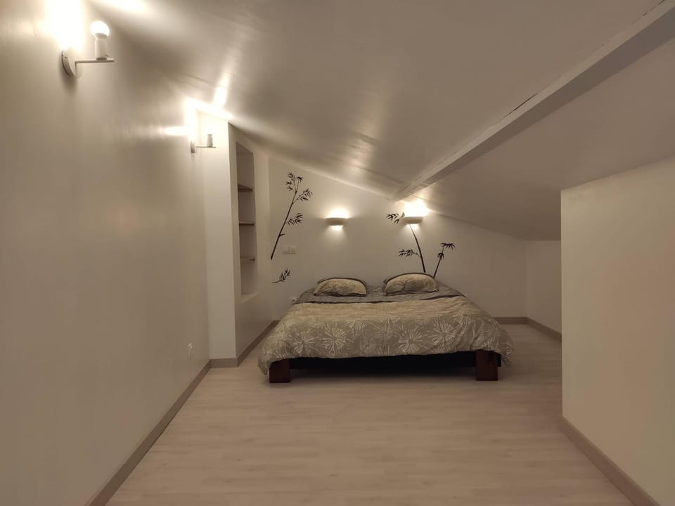 Bed, Bedroom