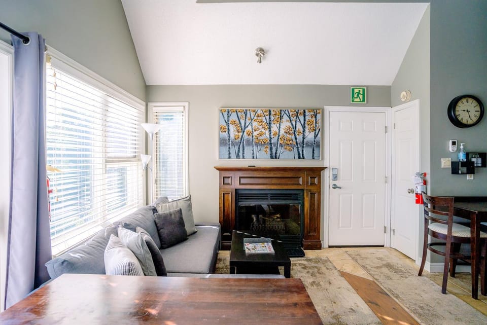 Hillside BLUE MTN Family Loft @ North Creek Resort House in Grey Highlands