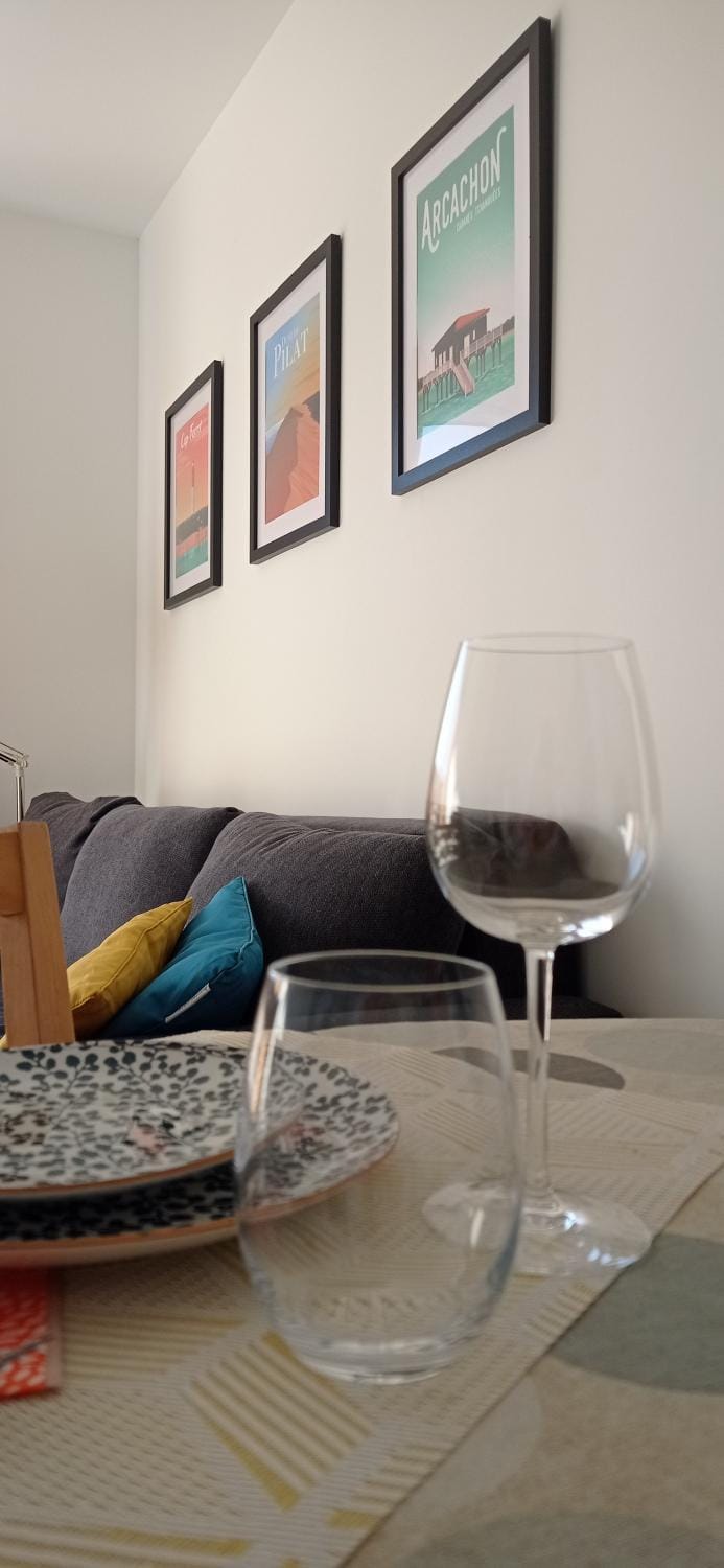 Living room, Seating area, Drinks