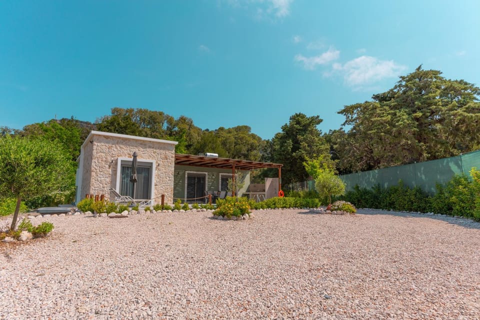Property building, Garden, Balcony/Terrace, Garden view