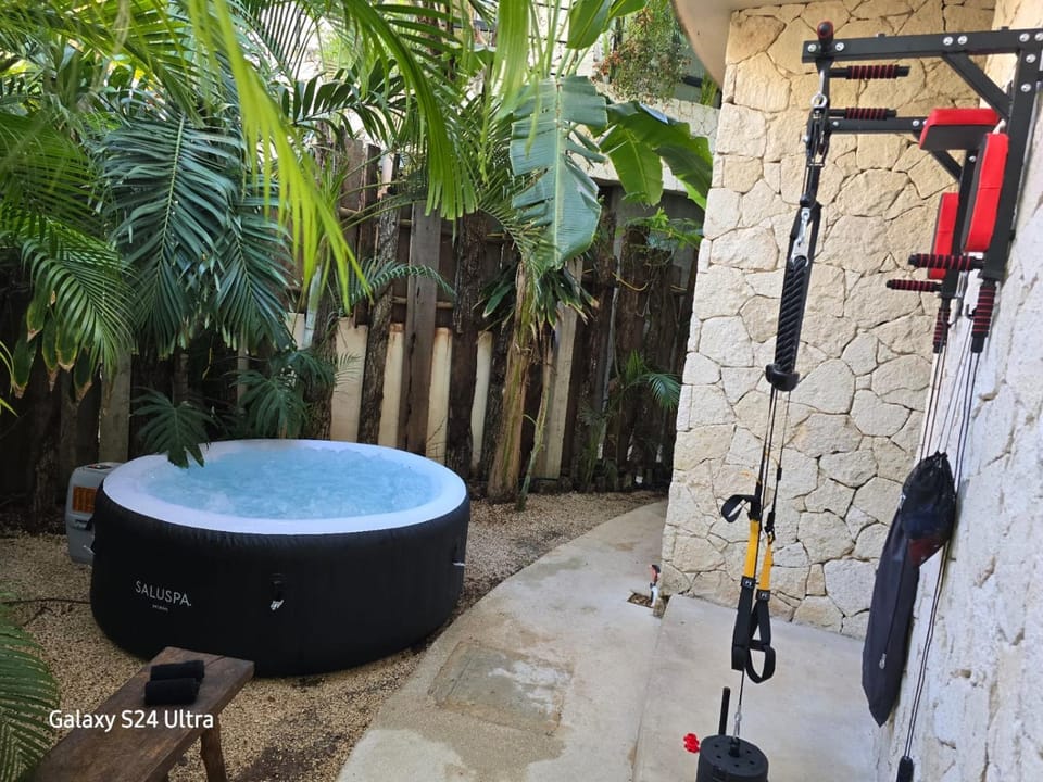 Hot Tub, Hot Tub