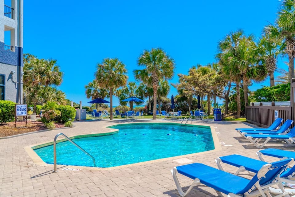 Beach Colony Resort Unit 1405 - Beautiful Oceanfront Condo - 1 bedroom, 1 bath - Perfect for 6! House in Myrtle Beach