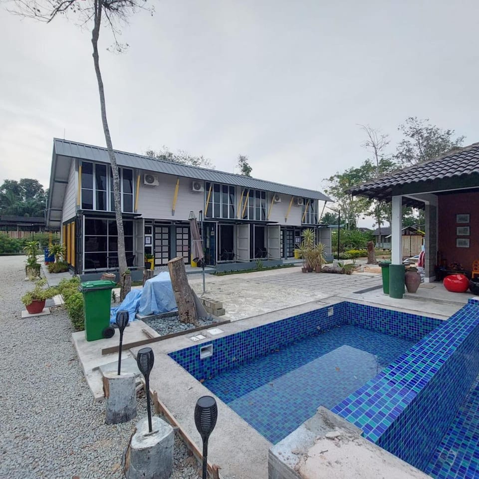 Swimming pool