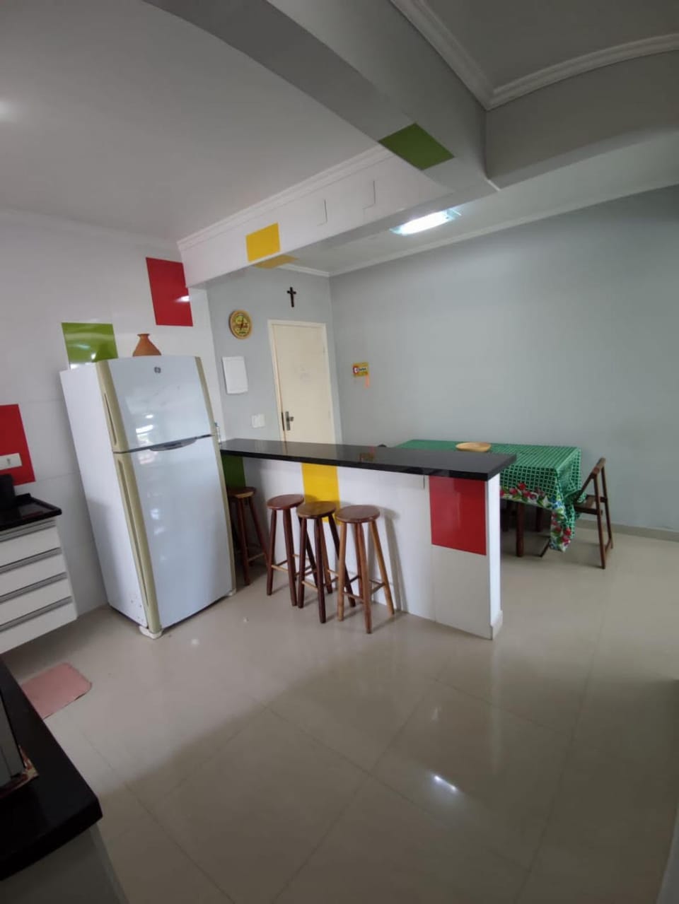 Guarujá, apto a 150 metros da praia - Enseada Apartment in State of São Paulo