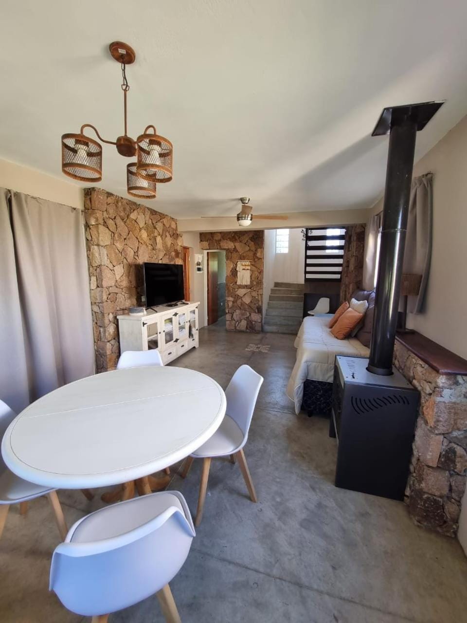 Communal lounge/ TV room, Kitchen or kitchenette, Living room, Dining area, Lunch, internet