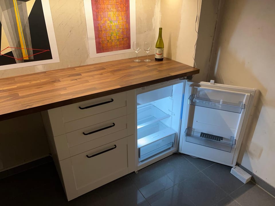 Lounge or bar, kitchen