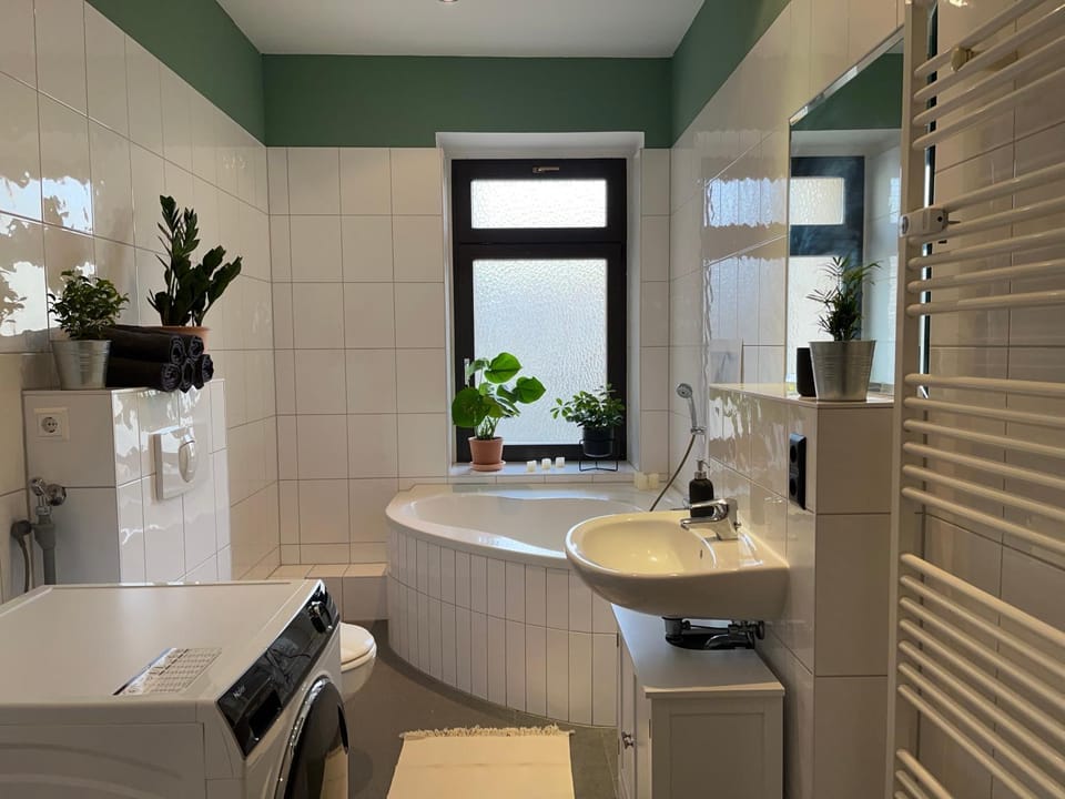 Bathroom, Bath, washing machine, dryer