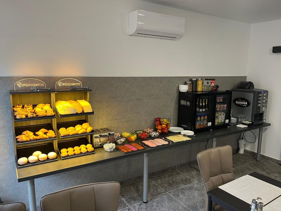 Coffee/tea facilities, Food and drinks, Food, Breakfast, Buffet breakfast