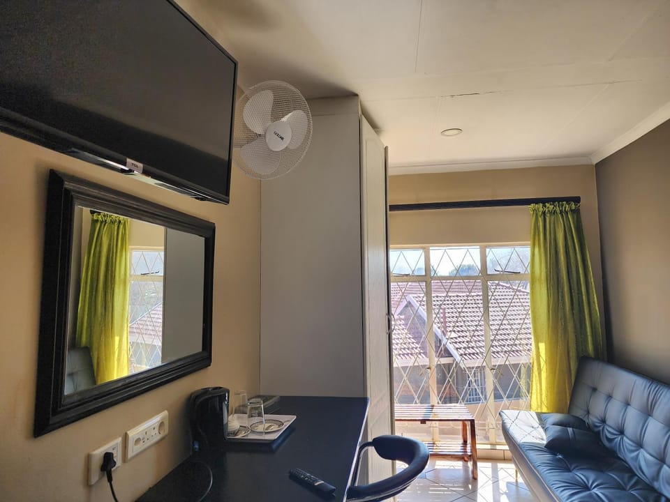 SOUTHY INN BY THE LAKE Bed and Breakfast in Gauteng