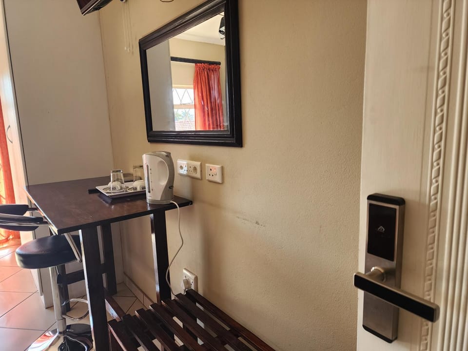 SOUTHY INN BY THE LAKE Bed and Breakfast in Gauteng