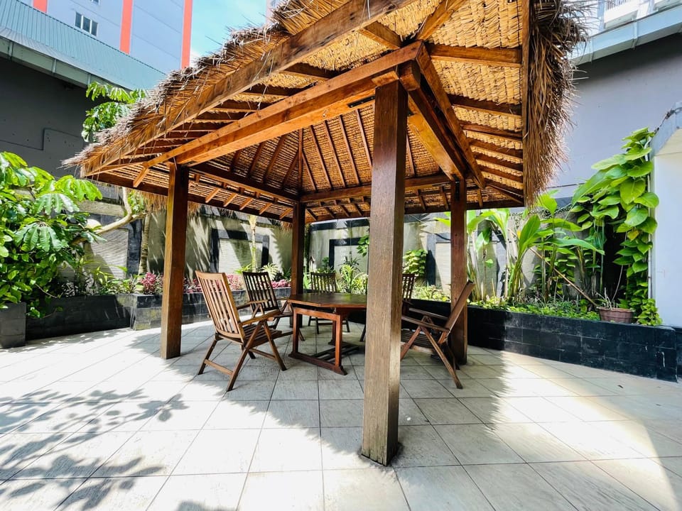 Property building, Patio, Day, Garden
