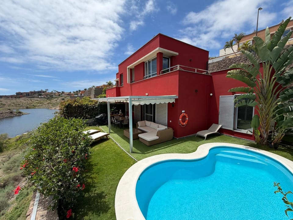 Property building, Garden, Balcony/Terrace, Swimming pool, sunbed
