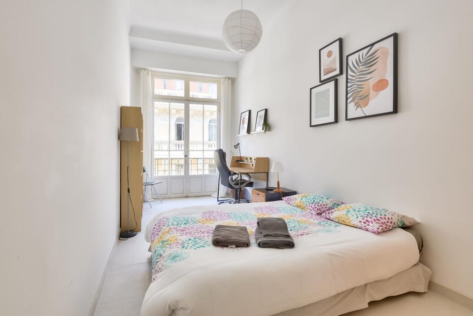 Bed, Photo of the whole room, Bedroom