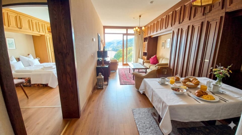 Living room, Food and drinks, Photo of the whole room, Dining area