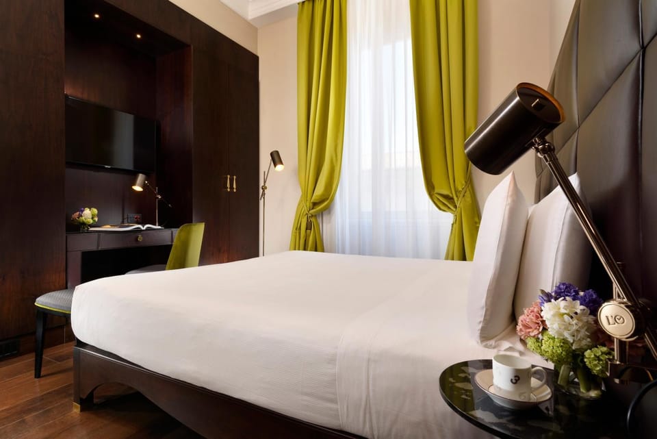 Bed, TV and multimedia, Photo of the whole room, Bedroom, hair dresser