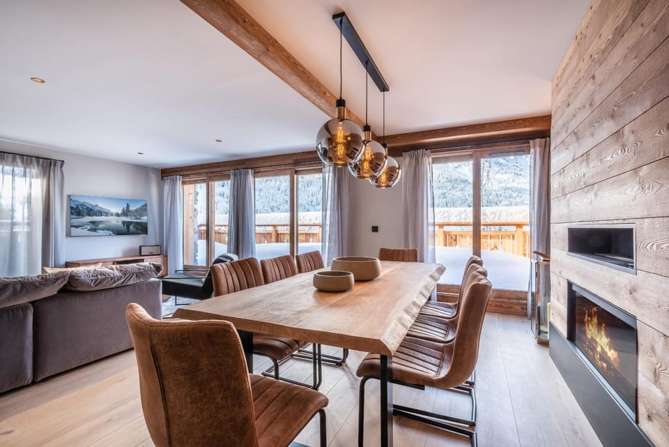 Living room, Seating area, Dining area, flat iron