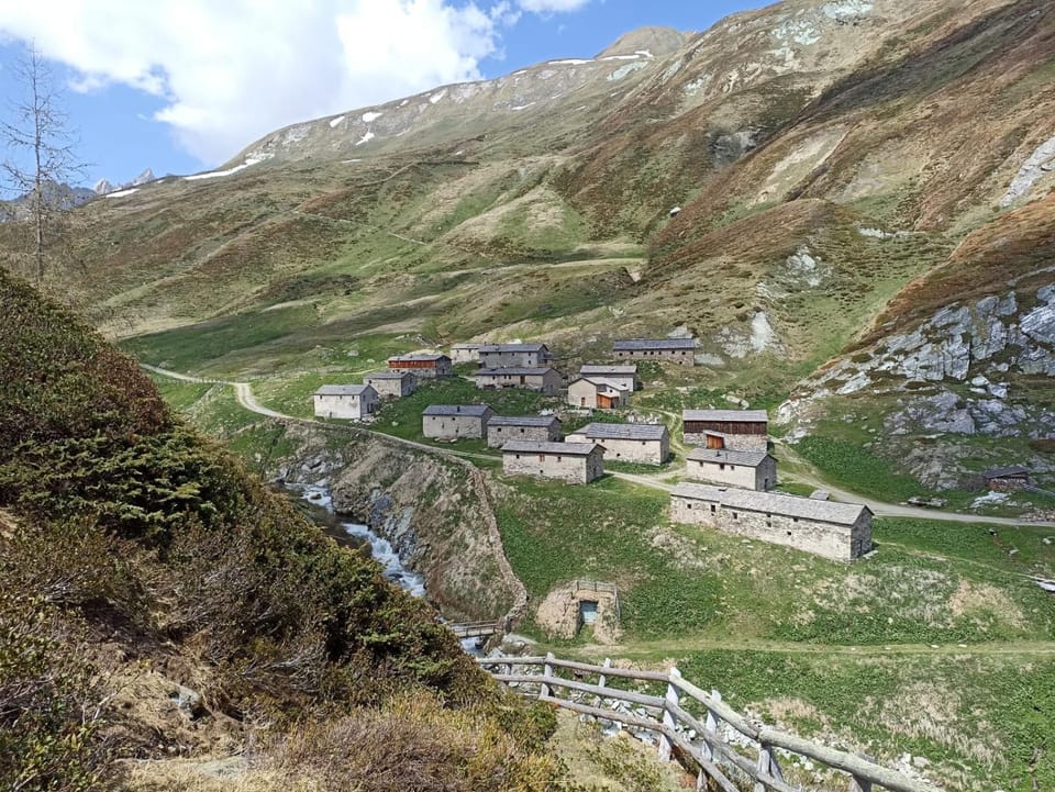 Nearby landmark, Natural landscape