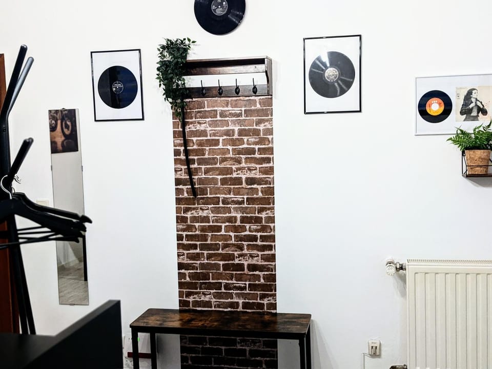 Facade/entrance, Decorative detail