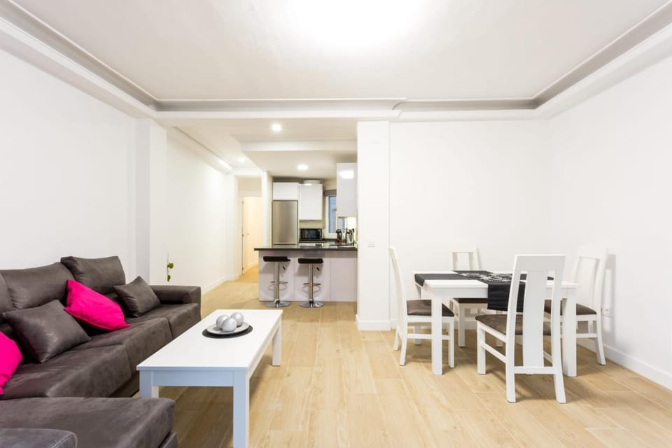Kitchen or kitchenette, Living room, Photo of the whole room, Seating area, Dining area