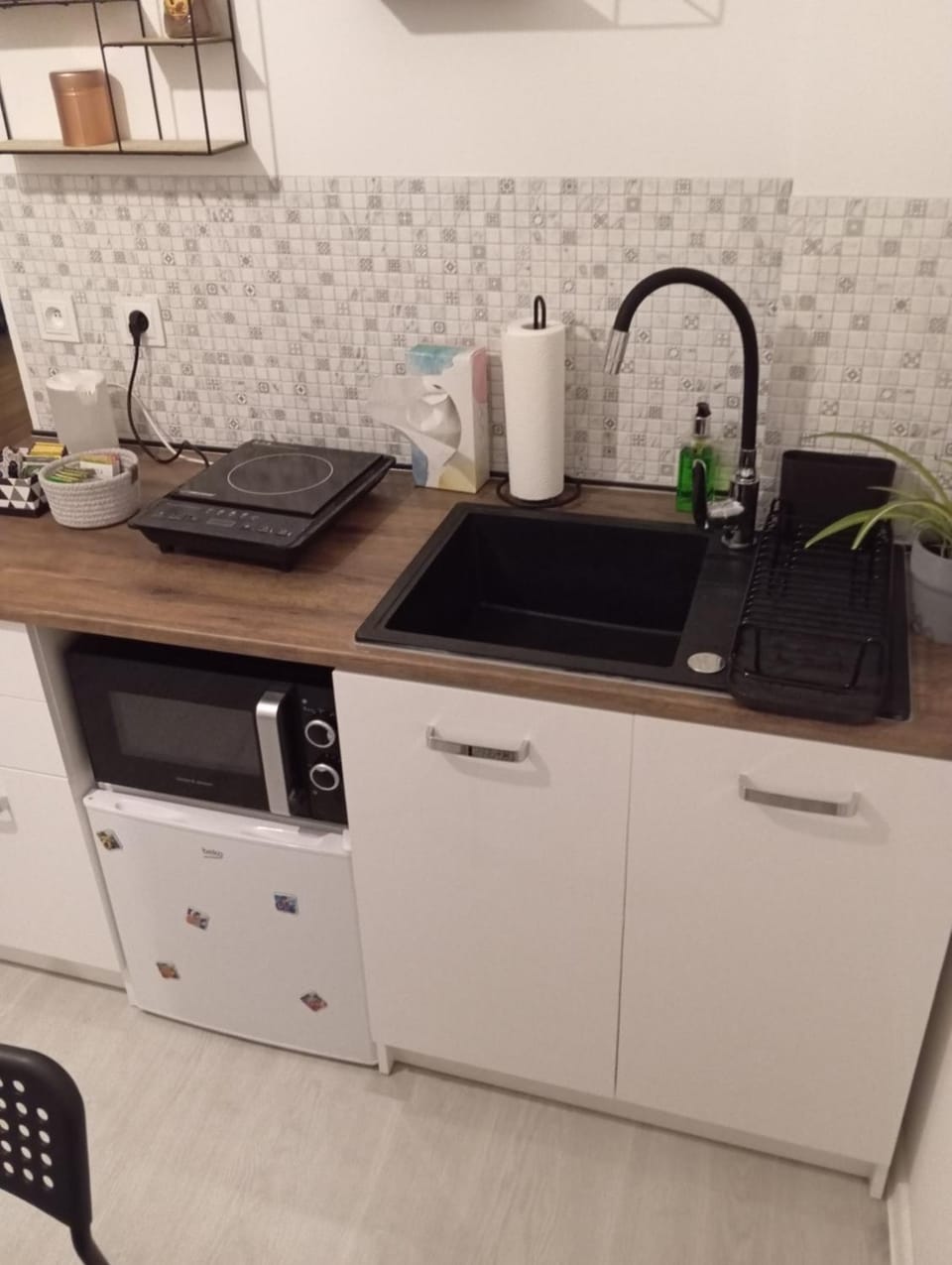 Coffee/tea facilities, Kitchen or kitchenette, minibar, stove