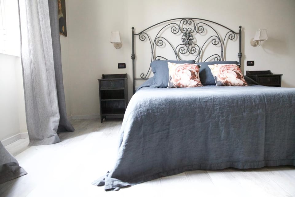 Bed, Photo of the whole room