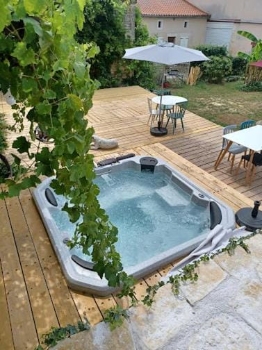 Patio, Day, Natural landscape, Garden, Hot Spring Bath, Hot Spring Bath, Hot Tub, Hot Tub, Table tennis, Table tennis, Spa and wellness centre/facilities, Garden view, Pool view, Swimming pool, Open Air Bath, Open Air Bath, Open Air Bath, sunbed