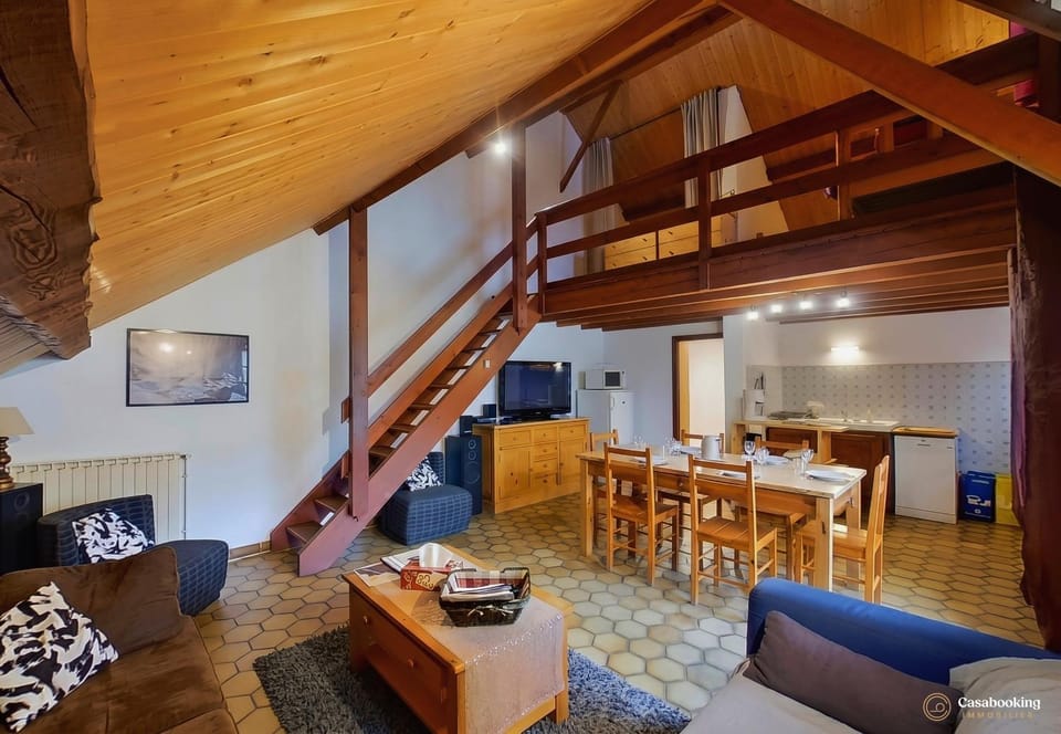 Kitchen or kitchenette, Living room