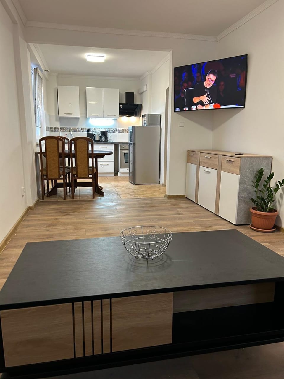 TV and multimedia, Kitchen or kitchenette, Dining area