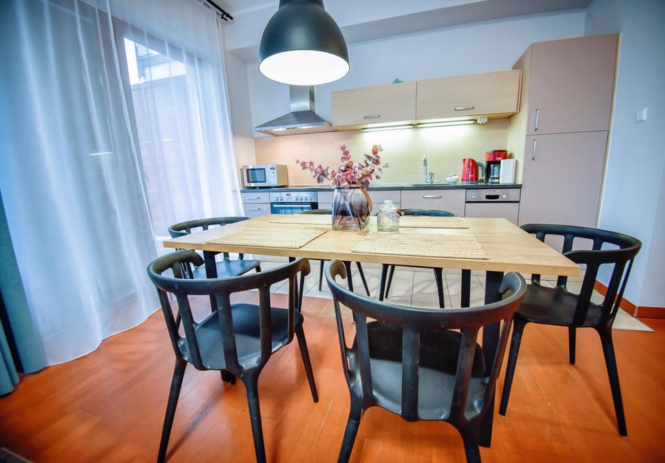 Kitchen or kitchenette, Living room, Seating area