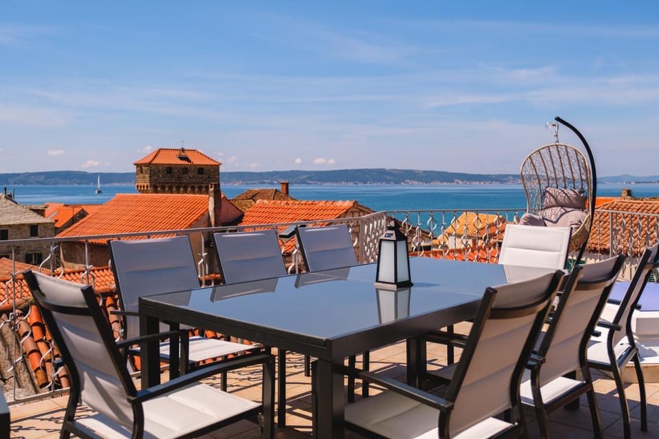 Patio, Day, Natural landscape, View (from property/room), Balcony/Terrace, Dining area, Sea view