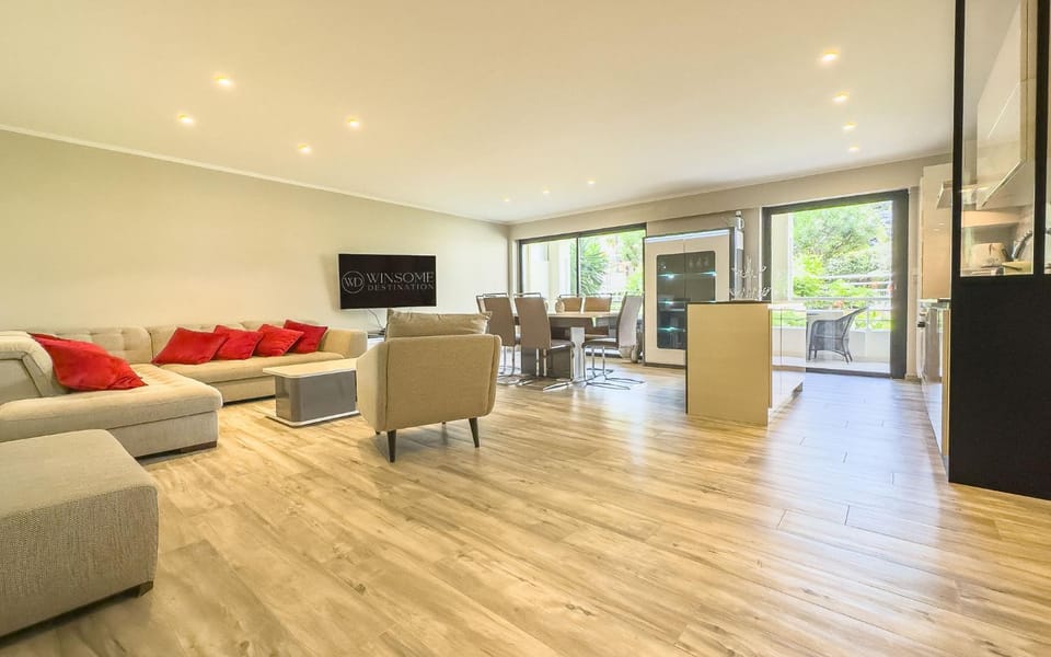 Communal lounge/ TV room, Living room