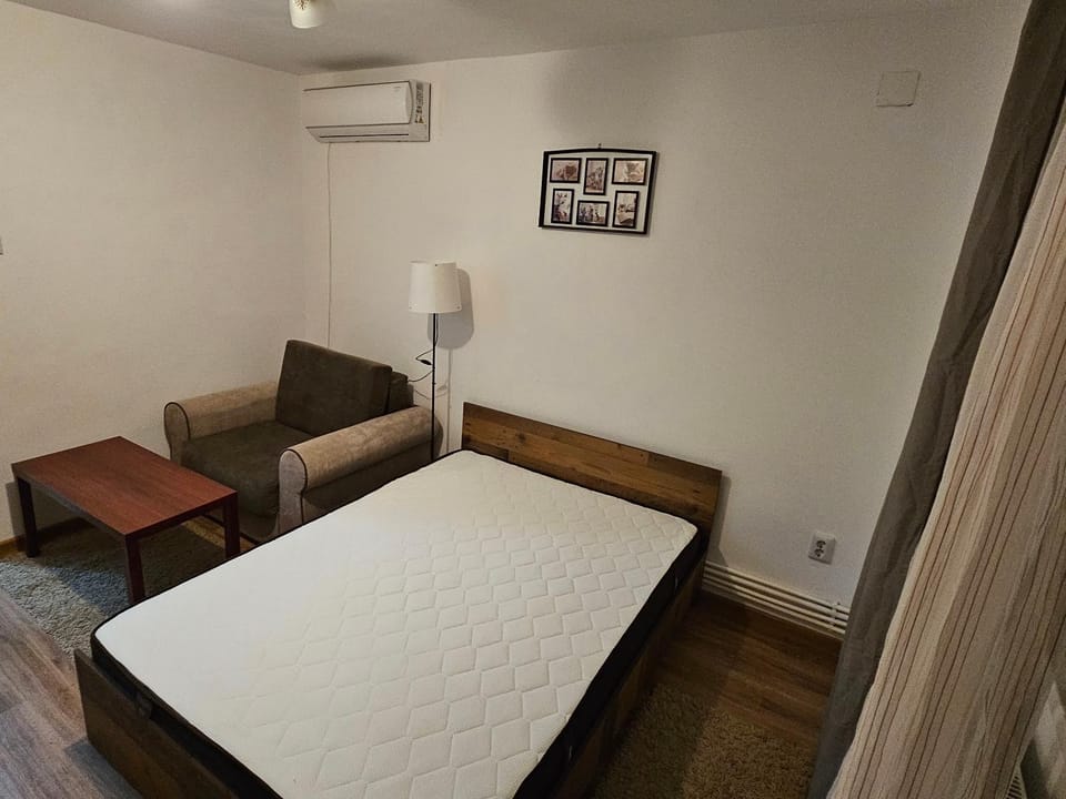 Bed, air conditioner