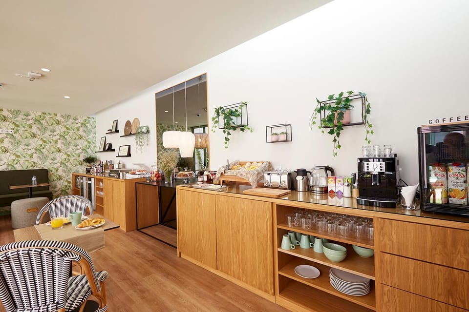 Living room, Meeting/conference room, Breakfast