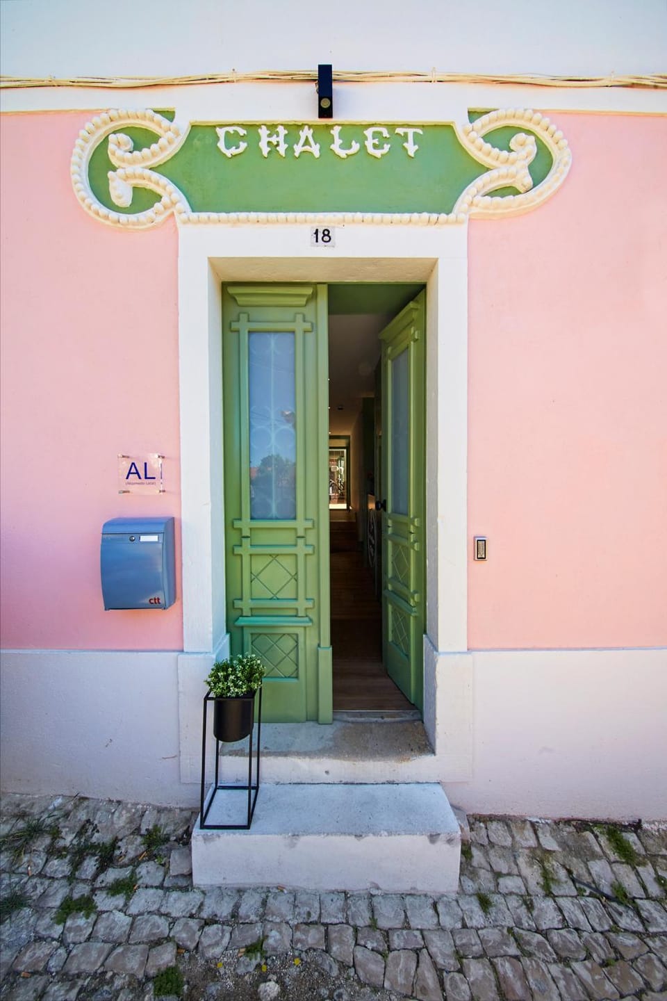 Facade/entrance