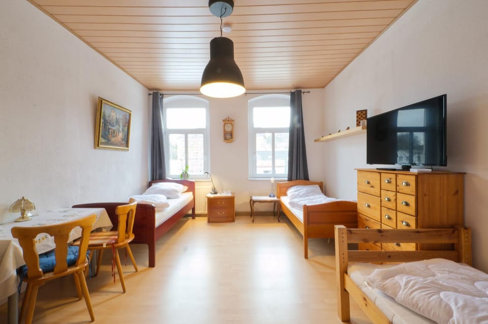 TV and multimedia, Bedroom, Food