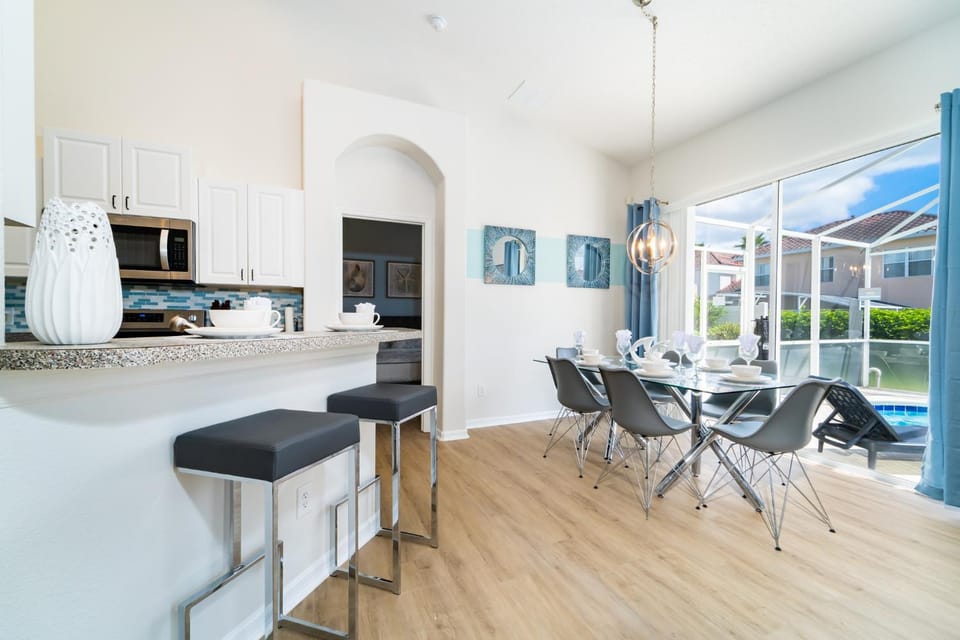 T803BD- Tuscan Nights Villa House in Four Corners