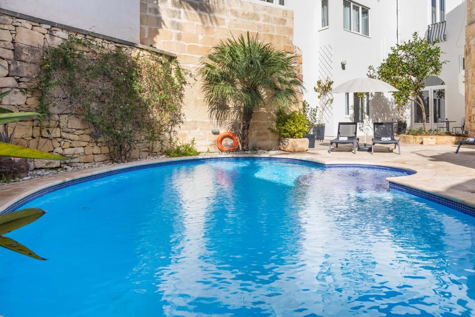 Swimming pool, sunbed