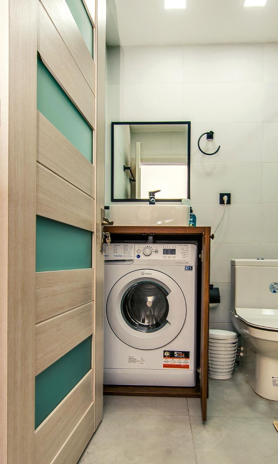 Bathroom, washing machine