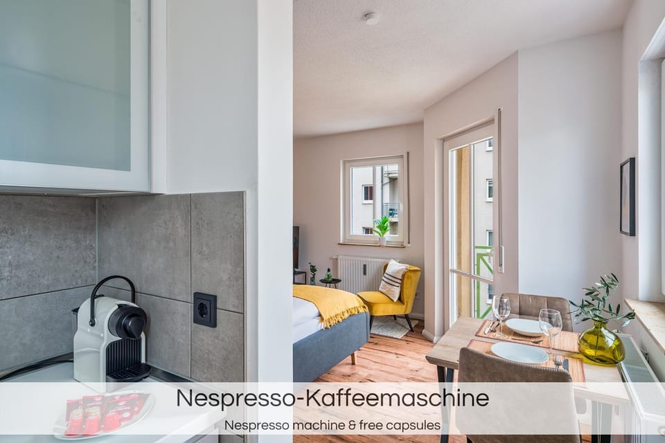 Coffee/tea facilities, Kitchen or kitchenette, Living room, kitchen