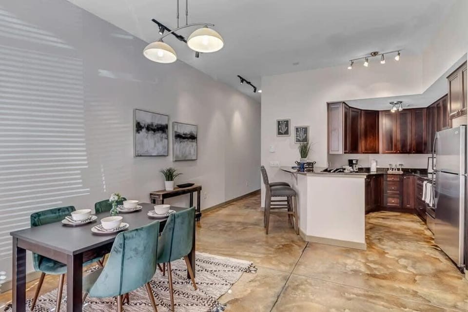 Hidden-Gem 2B Towhhouse in Springfield Close to DT and Stadium! House in Jacksonville
