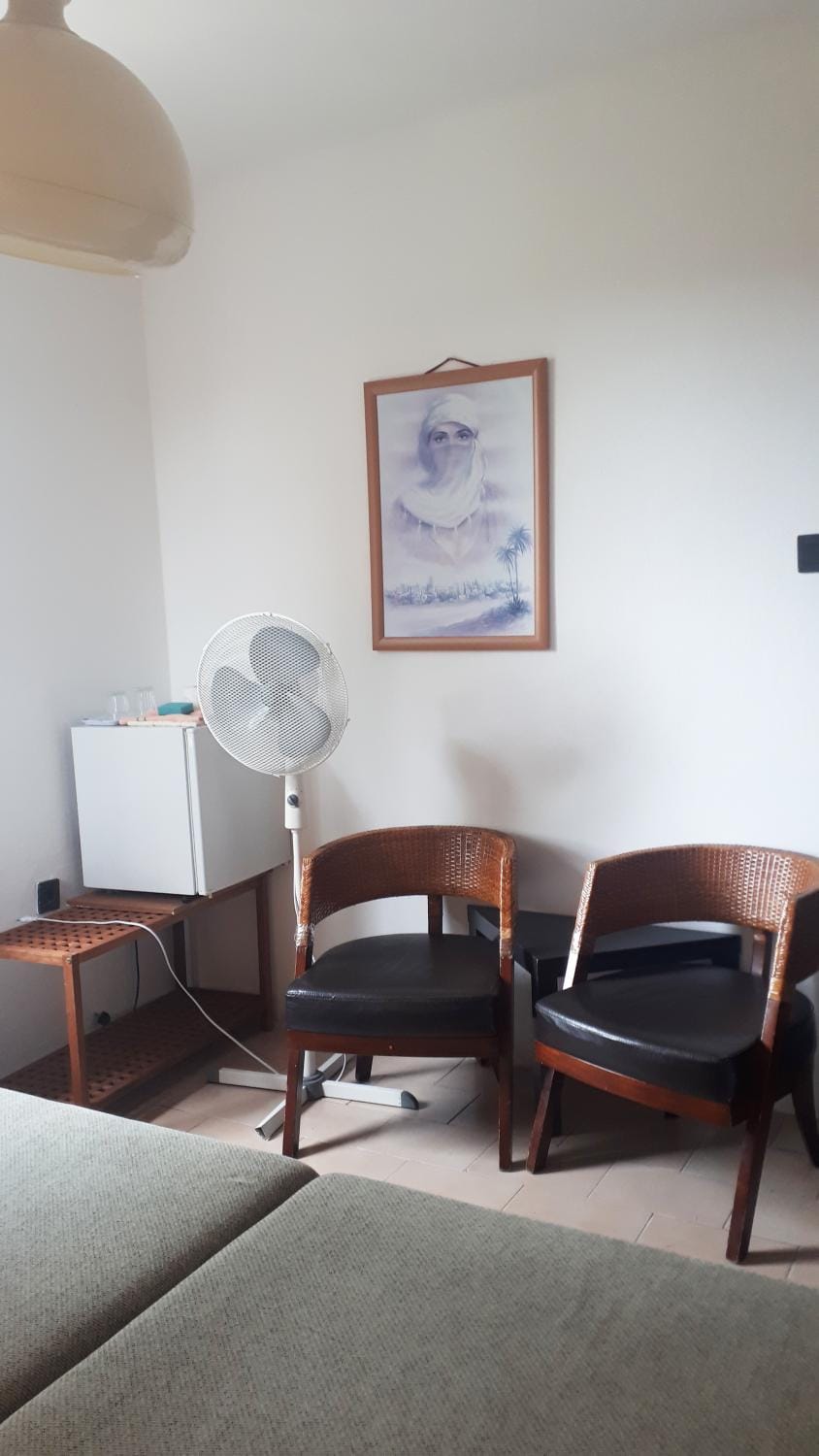 Photo of the whole room, Seating area