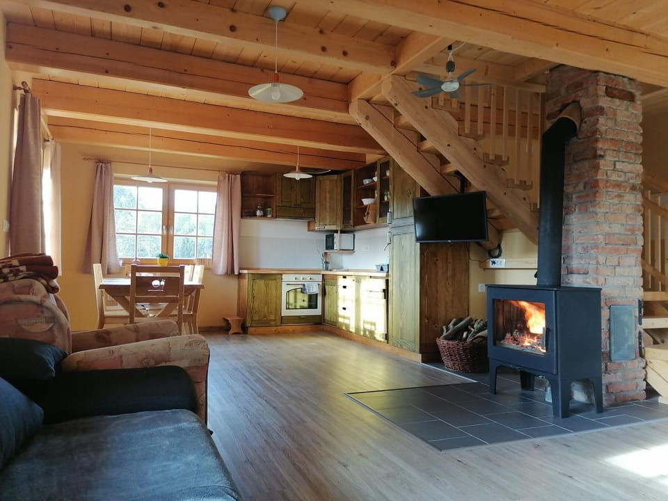 Kitchen or kitchenette, Living room, Seating area, Dining area